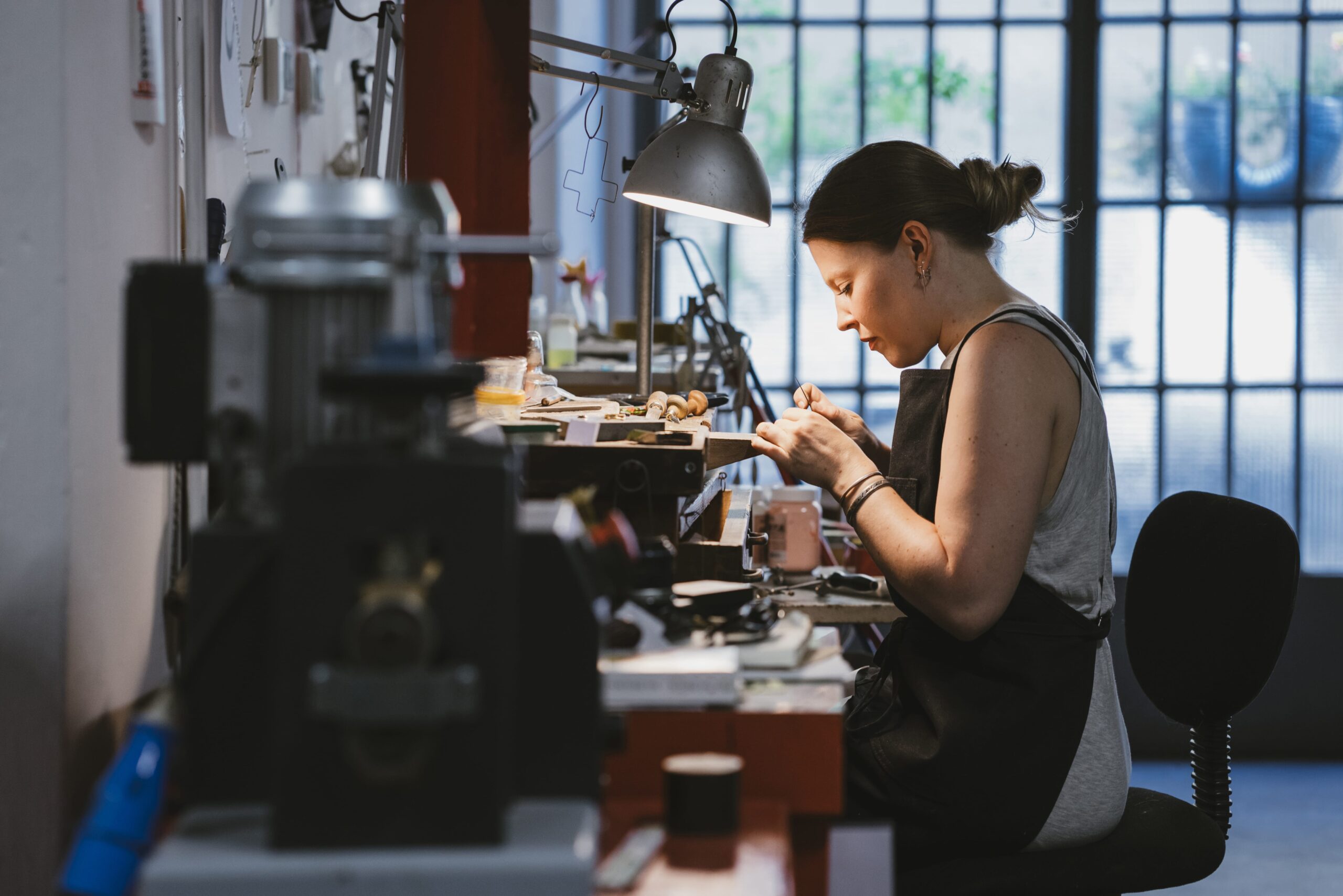 Donna al lavoro manuale