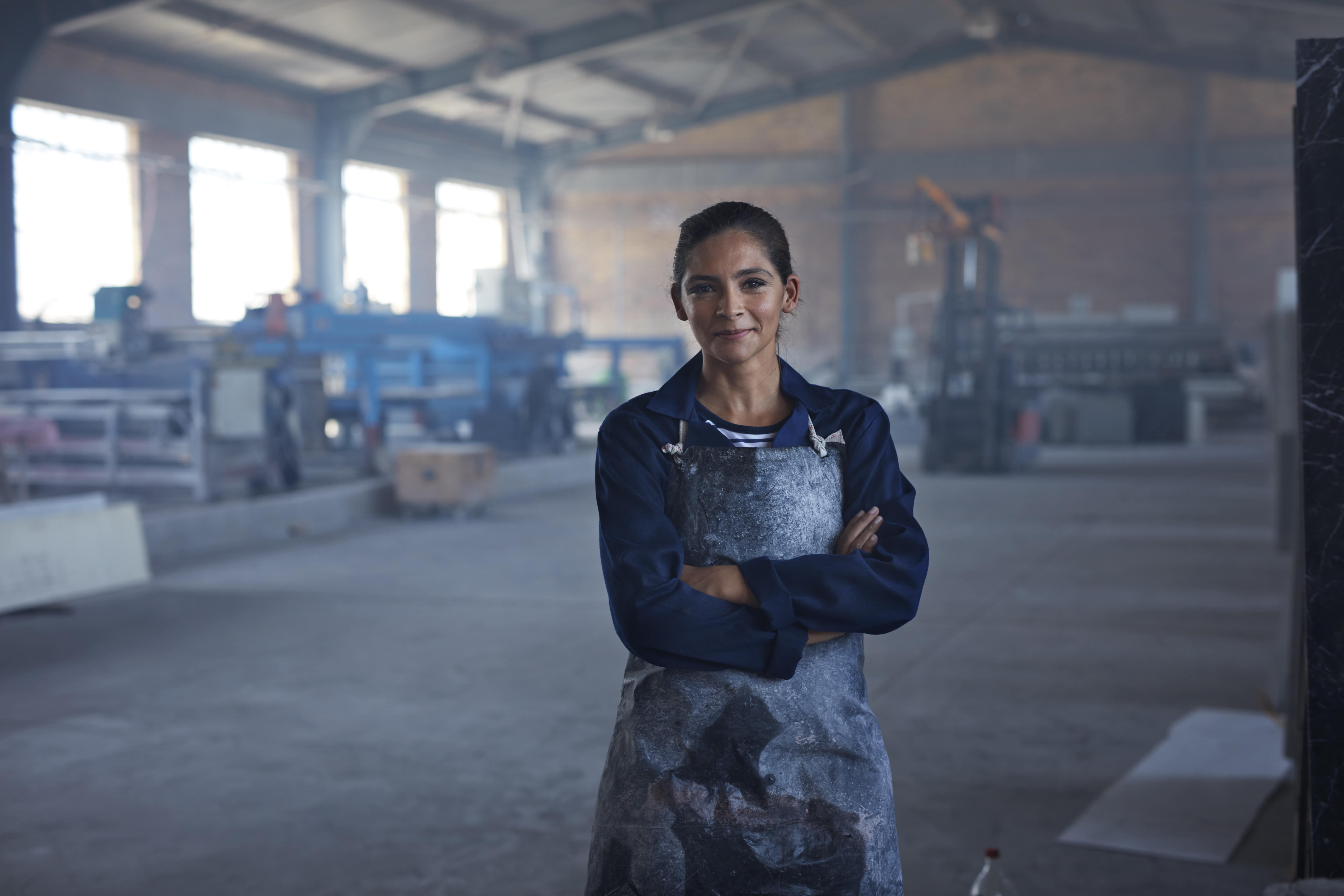 Donna in un cantiere