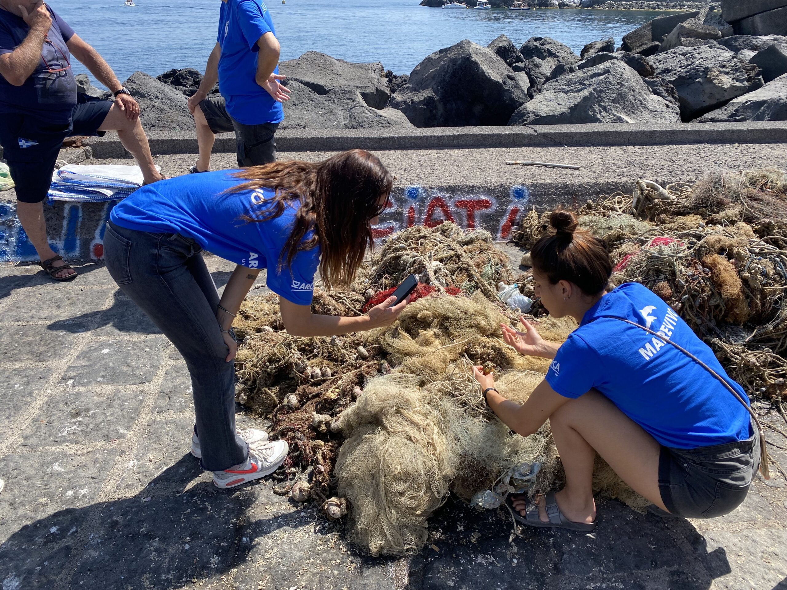 rimossi 600 metri di reti fantasma Isola dei Ciclopi