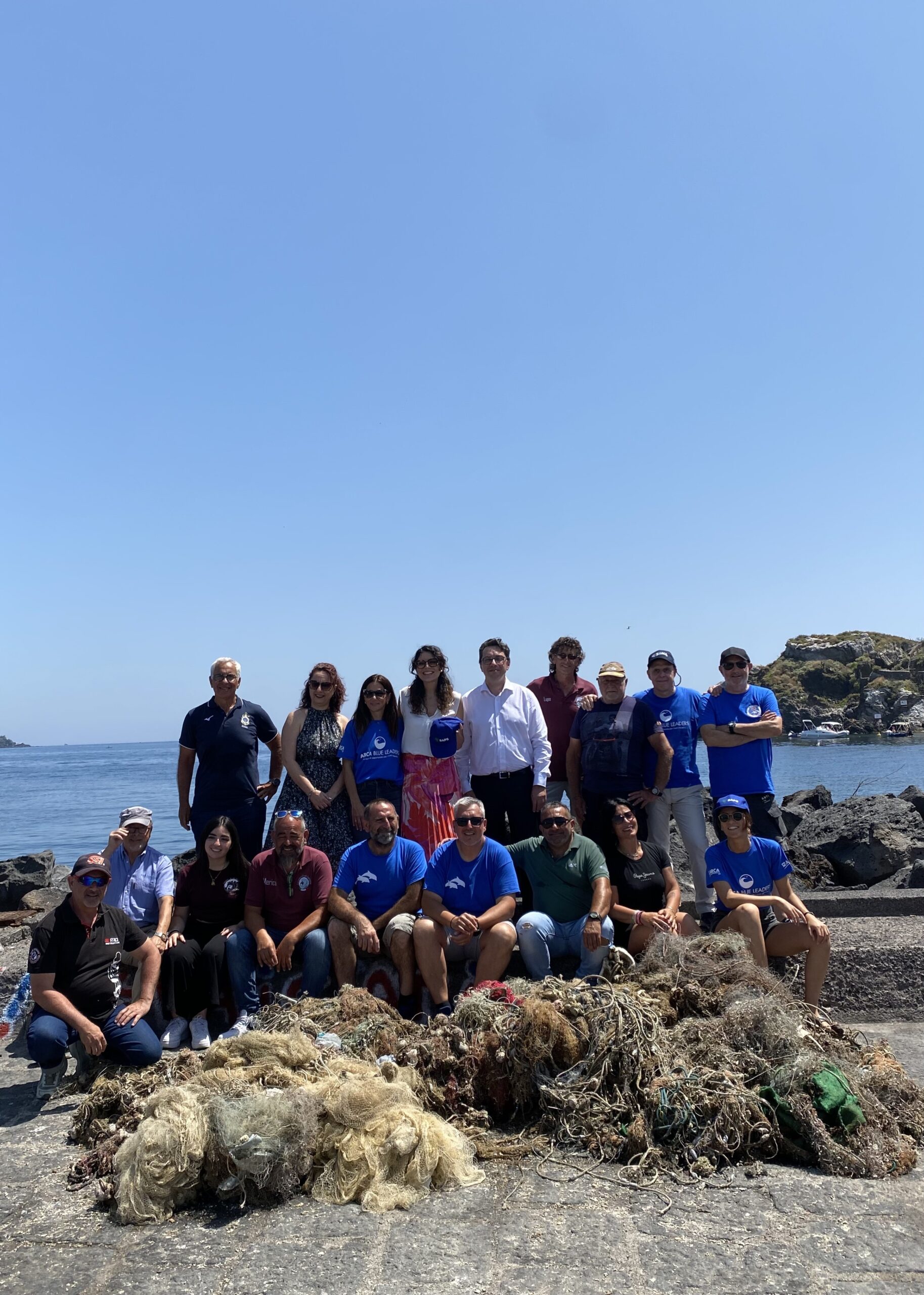 un’operazione di ripristino del fondale nei pressi dell’Area Marina Protetta dell’Isola dei Ciclopi